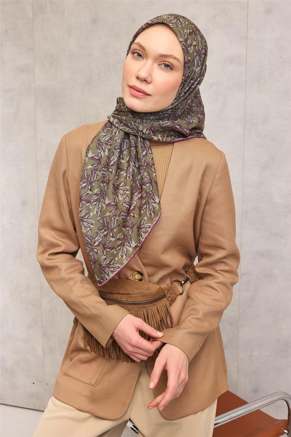 Pamuk Polyester Soft Eşarp Asker Yeşili Çiçek Desenli Kaymaz Dokulu 90x90