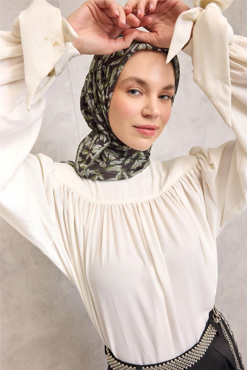 Pamuk Polyester Soft Eşarp Duman Siyahı Çiçek Desenli Kaymaz Dokulu 90x90