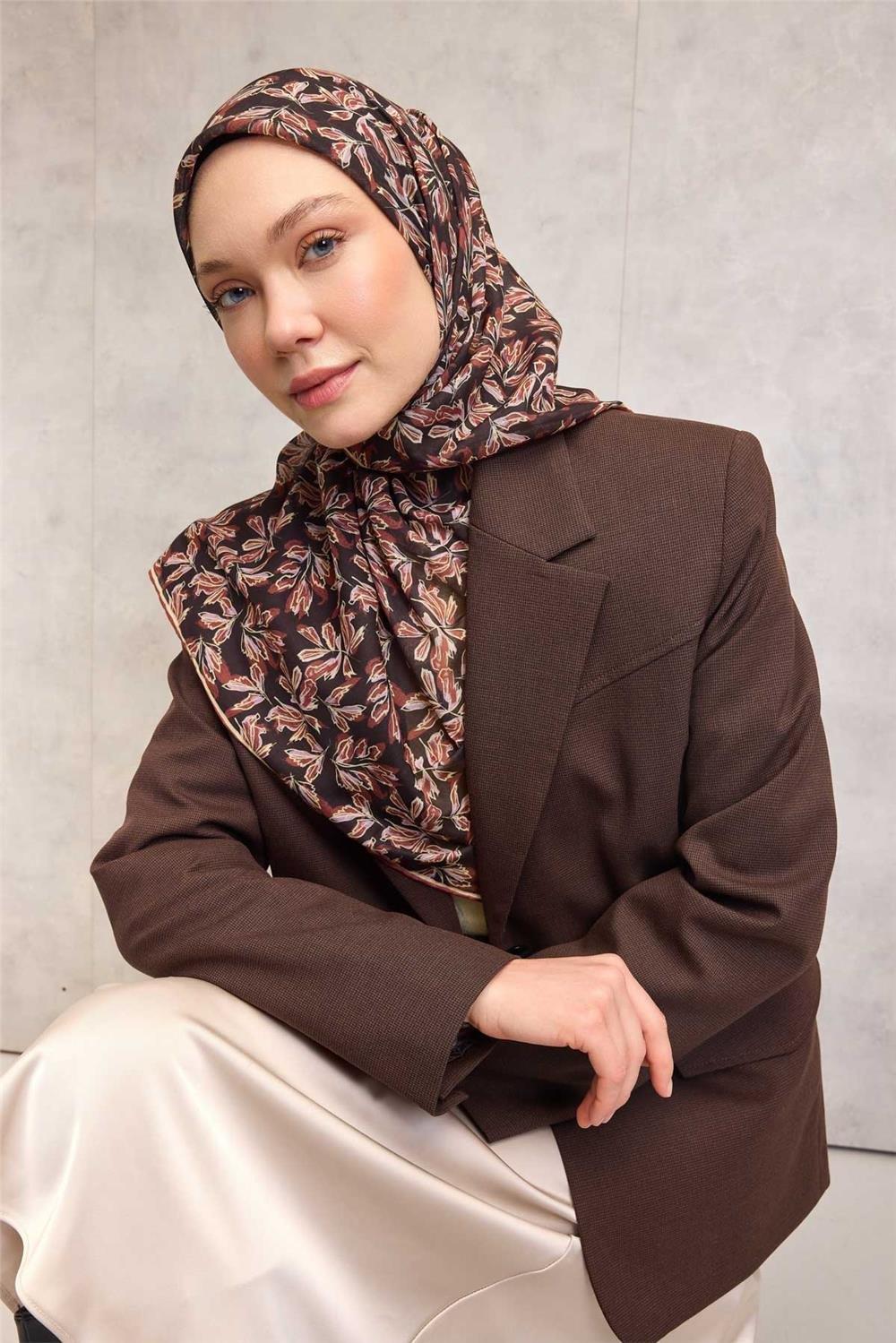 Pamuk Polyester Soft Eşarp Koyu Kahverengi Çiçek Desenli Kaymaz Dokulu 90x90