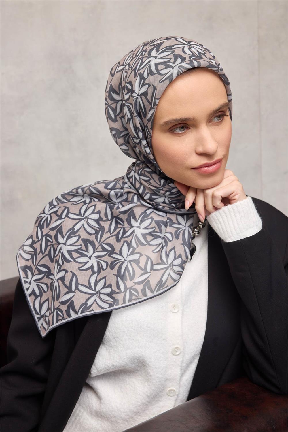 Pamuk Polyester Soft Eşarp Bej Flora Desenli Kaymaz Dokulu 90x90