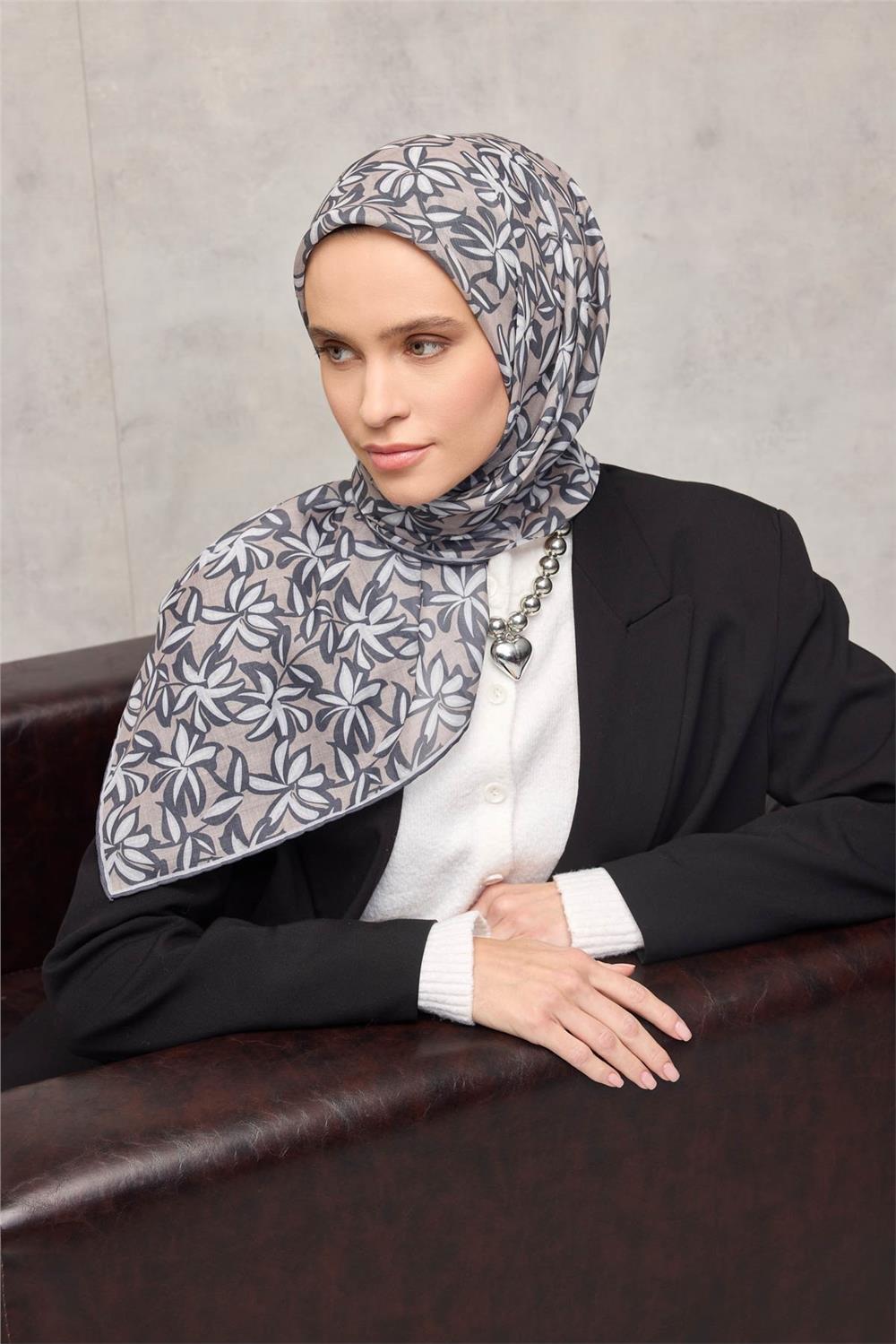 Pamuk Polyester Soft Eşarp Bej Flora Desenli Kaymaz Dokulu 90x90