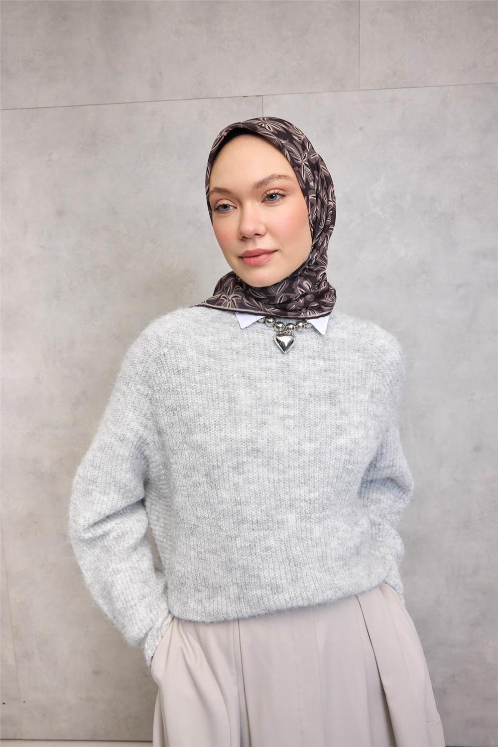 Pamuk Polyester Soft Eşarp Kahve-Siyah Flora Desenli Kaymaz Dokulu 90x90