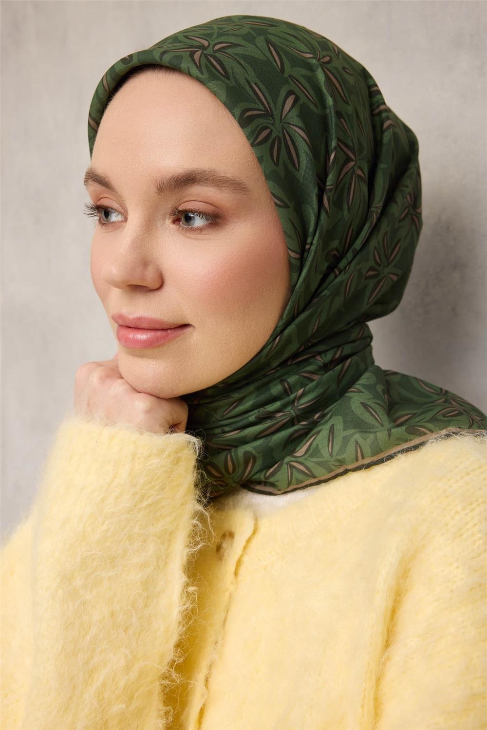 Pamuk Polyester Soft Eşarp Yeşil Flora Desenli Kaymaz Dokulu 90x90