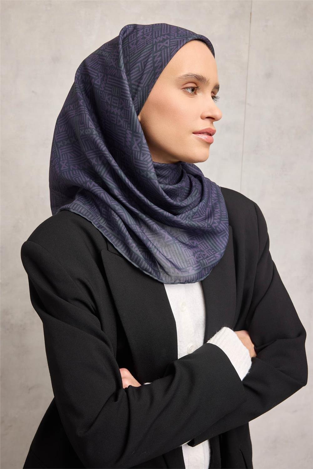 Pamuk Polyester Soft Eşarp Açık Gri Geometrik Desenli Kaymaz Dokulu Tok Duruşlu 90x90