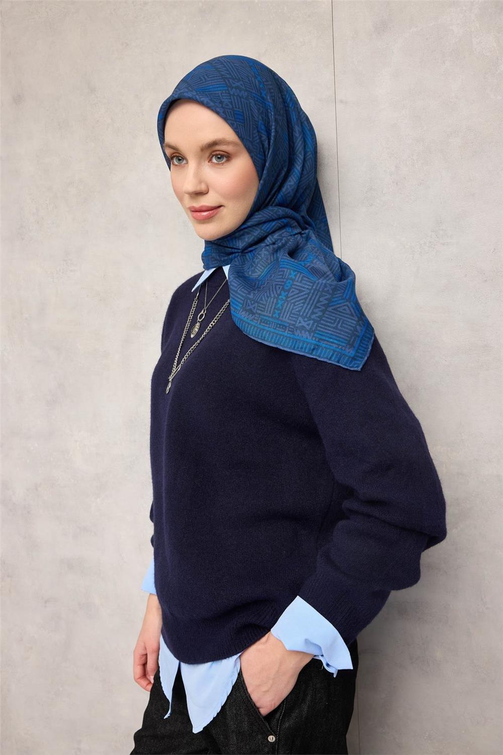 Pamuk Polyester Soft Eşarp Gri Mavi Geometrik Desenli Kaymaz Tok Duruşlu 90x90