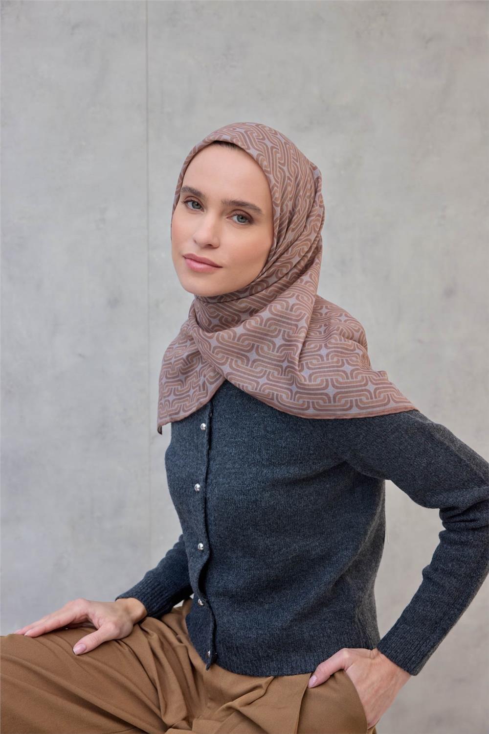 Pamuk Polyester Soft Eşarp Geometrik Desen Koyu Bej 90x90