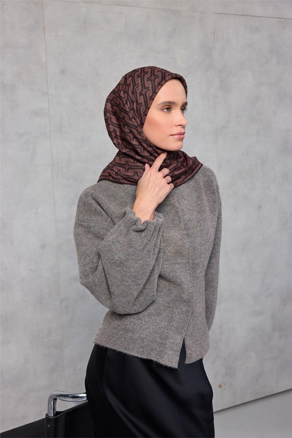 Pamuk Polyester Soft Eşarp Geometrik Desen Tarçın Kahve 90x90