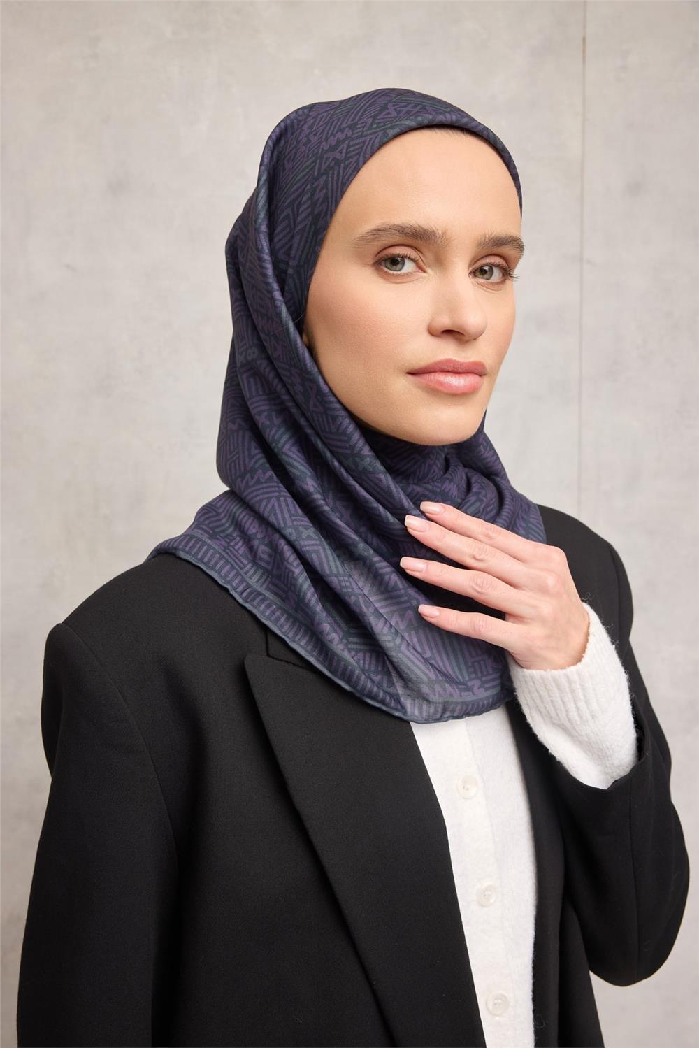 Pamuk Polyester Soft Eşarp Açık Gri Geometrik Desenli Kaymaz Dokulu Tok Duruşlu 90x90