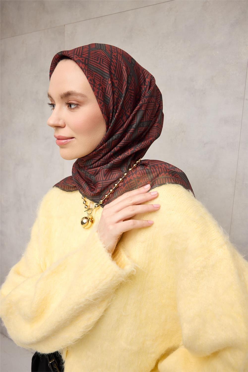 Pamuk Polyester Soft Eşarp Koyu Antrasit Geometrik Desenli Kaymaz Dokulu Tok Duruşlu 90x90