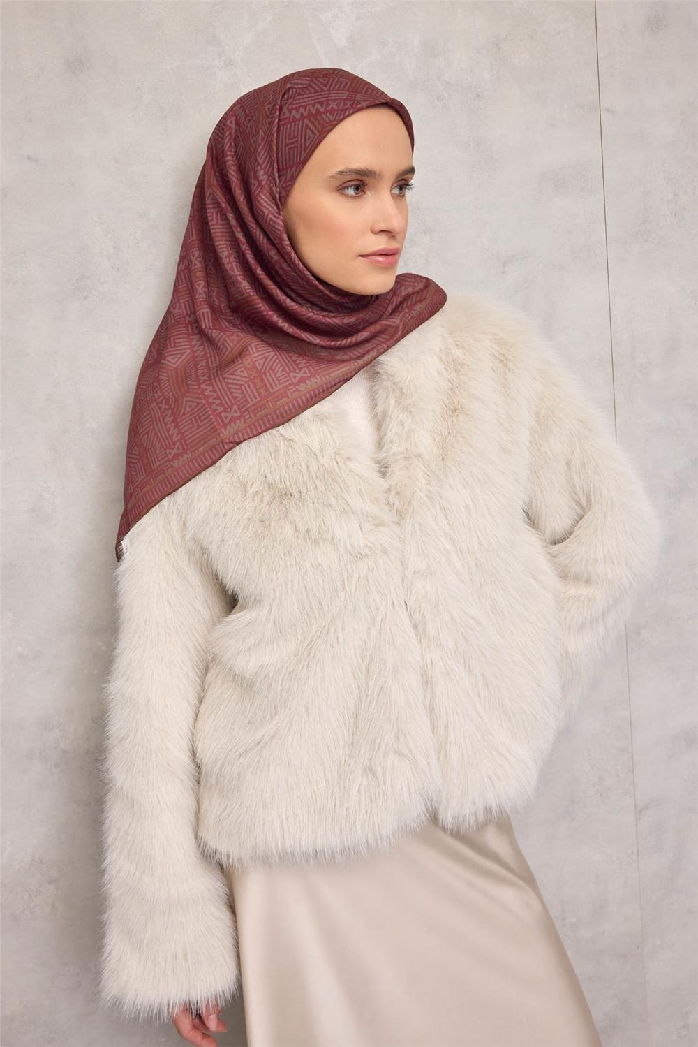 Pamuk Polyester Soft Eşarp Vişne Çürüğü Geometrik Desenli Kaymaz Tok Duruşlu 90x90