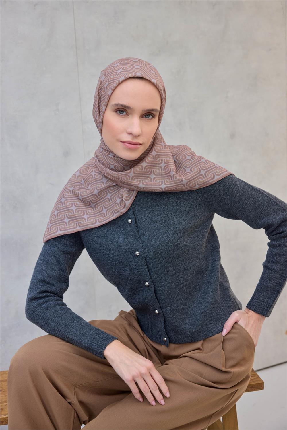 Pamuk Polyester Soft Eşarp Geometrik Desen Koyu Bej 90x90