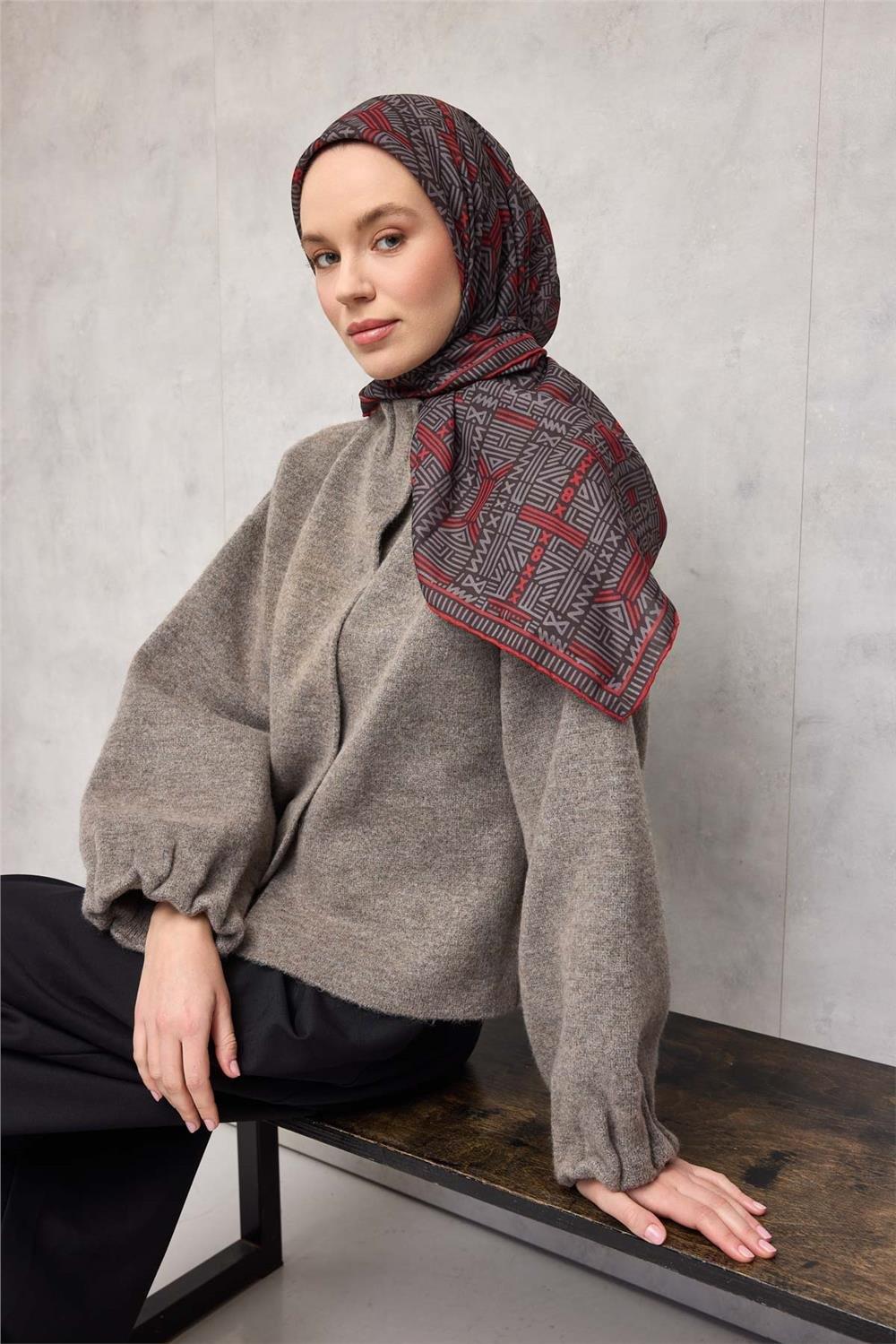 Pamuk Polyester Soft Eşarp Kömür Siyahı Geometrik Desenli Kaymaz Dokulu Tok Duruşlu 90x90