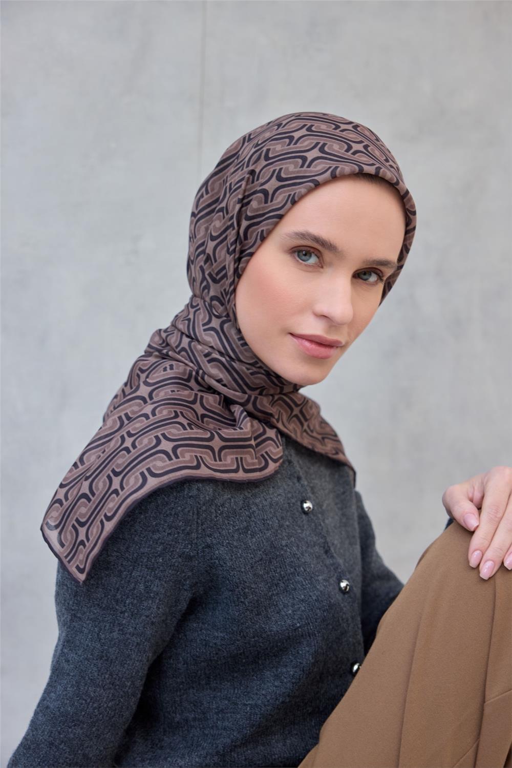 Pamuk Polyester Soft Eşarp Geometrik Desen Latte 90x90