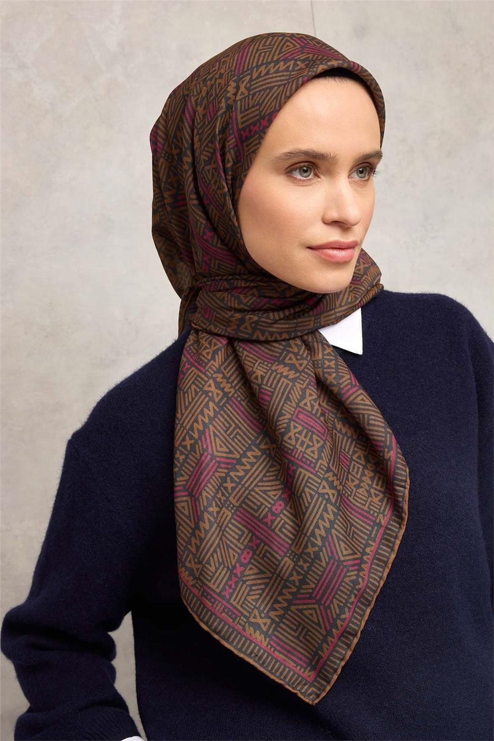 Pamuk Polyester Soft Eşarp Antrasit Geometrik Desenli Kaymaz Dokulu Tok Duruşlu 90x90