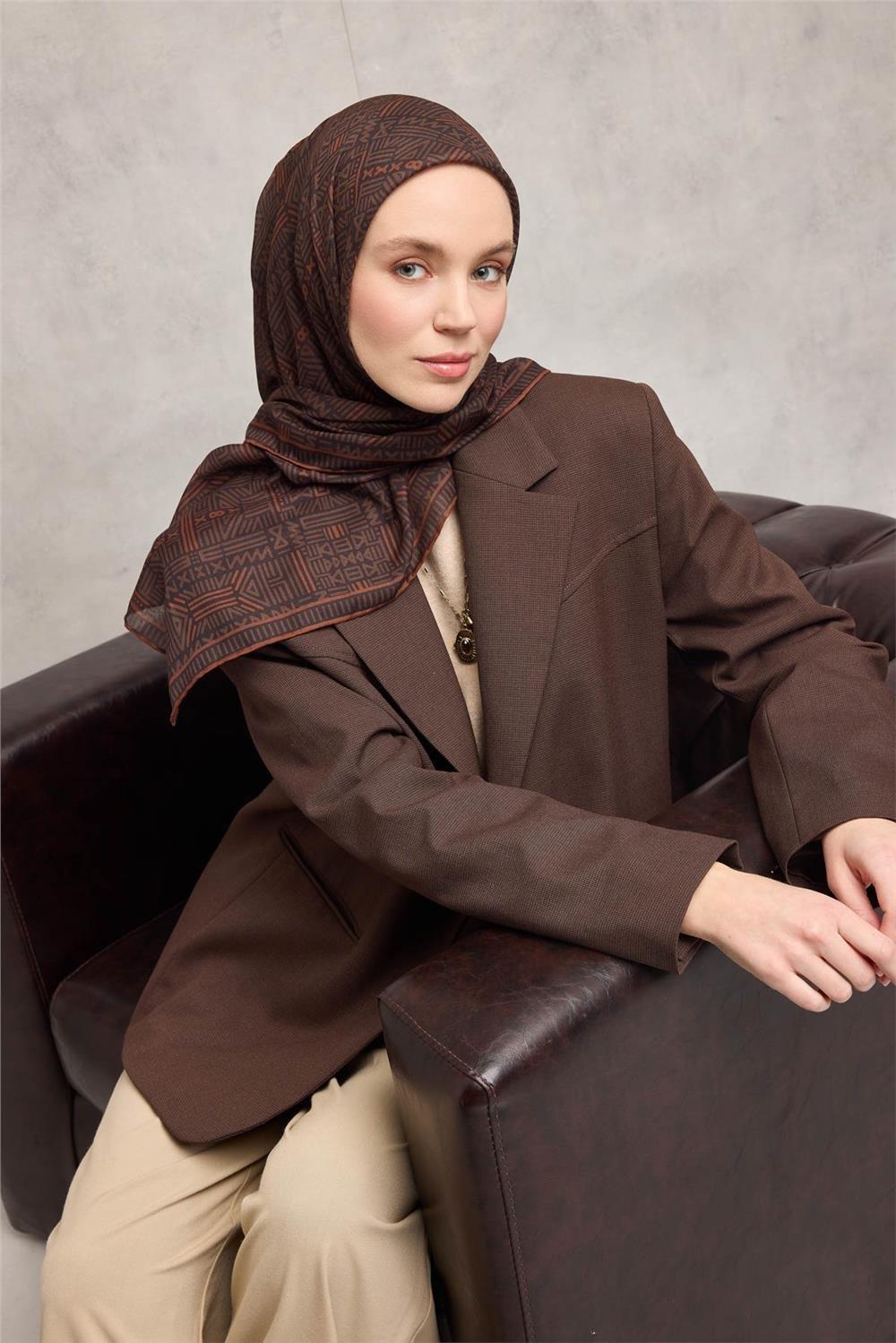 Pamuk Polyester Soft Eşarp Taba Geometrik Desenli Kaymaz Dokulu Tok Duruşlu 90x90