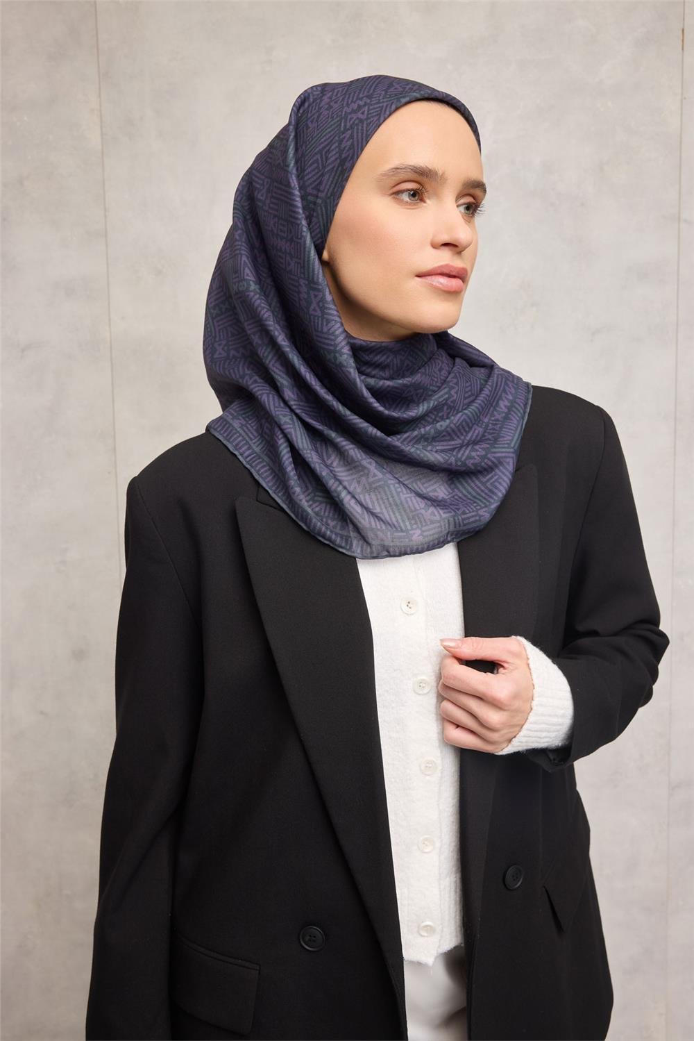 Pamuk Polyester Soft Eşarp Açık Gri Geometrik Desenli Kaymaz Dokulu Tok Duruşlu 90x90