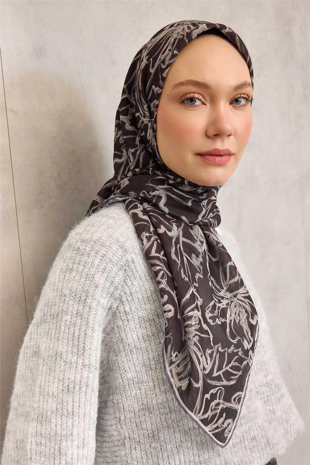 Pamuk Polyester Soft Eşarp Siyah Lilium Desenli Kaymaz Dokulu 90x90