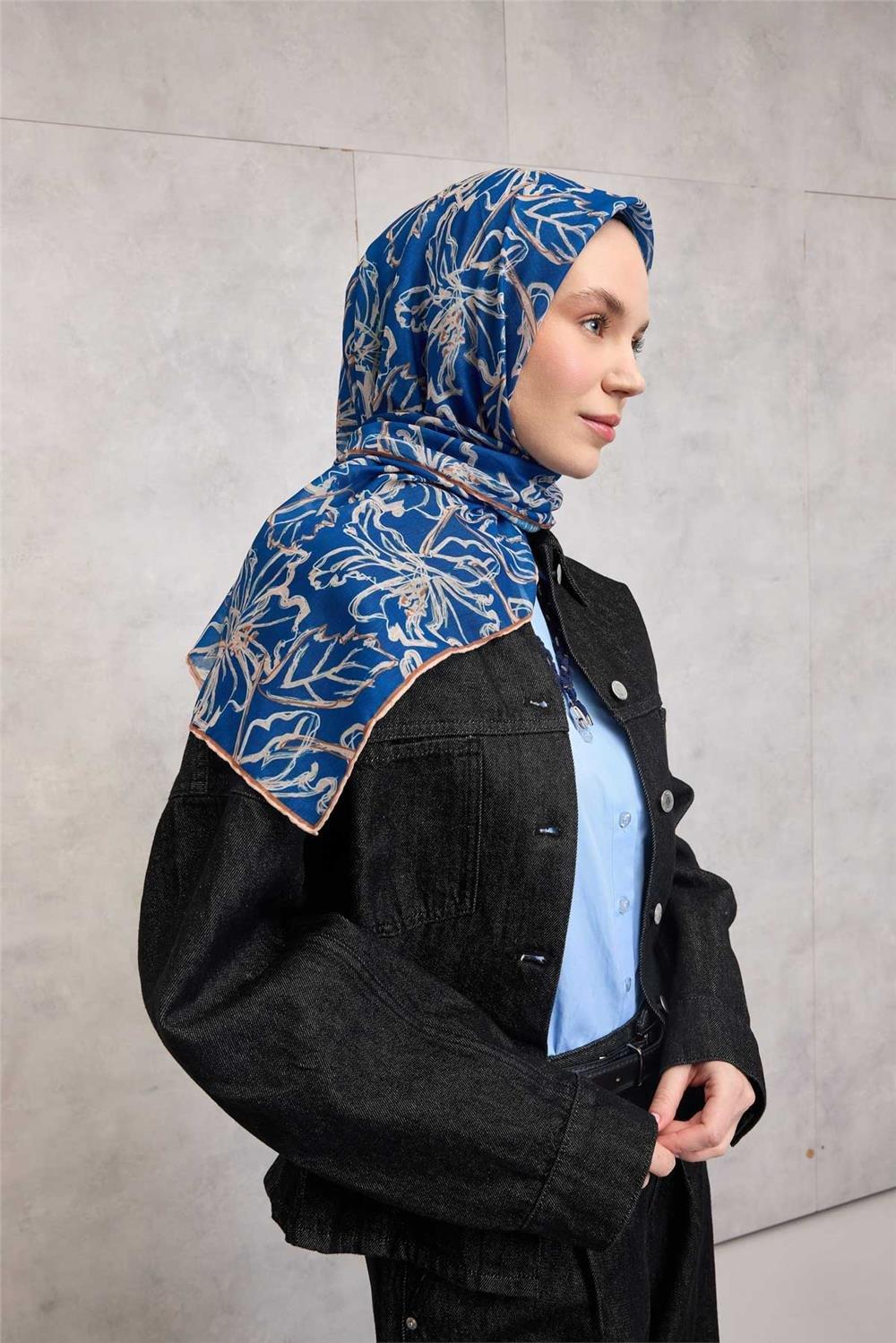 Pamuk Polyester Soft Eşarp Mavi Lilium Desenli Kaymaz Dokulu 90x90