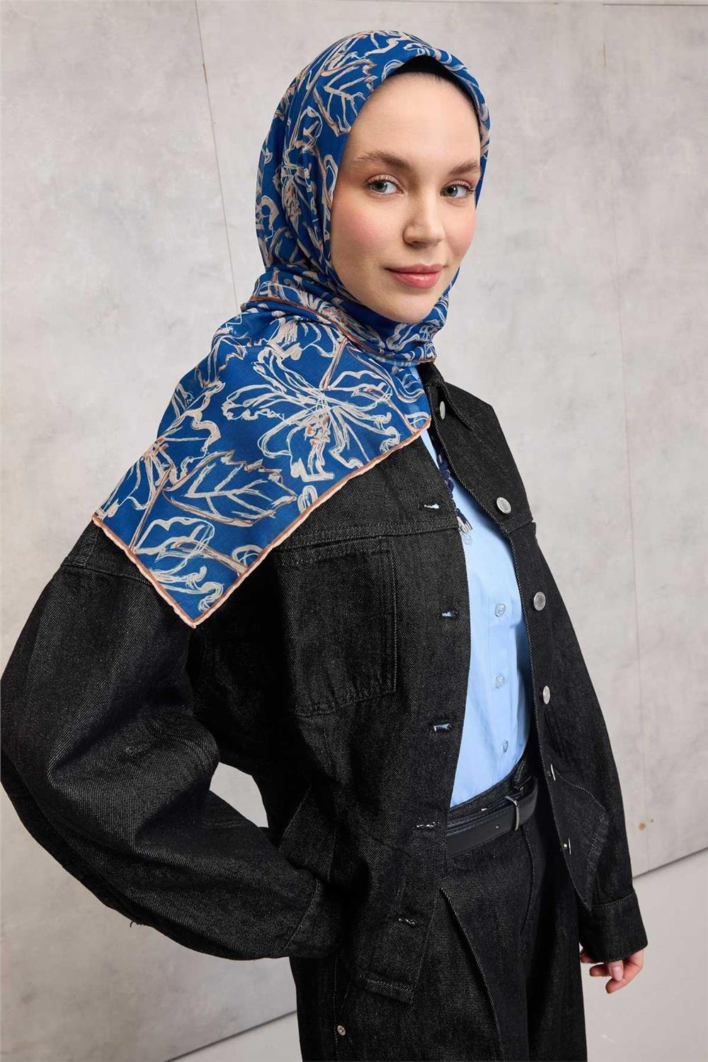 Pamuk Polyester Soft Eşarp Mavi Lilium Desenli Kaymaz Dokulu 90x90