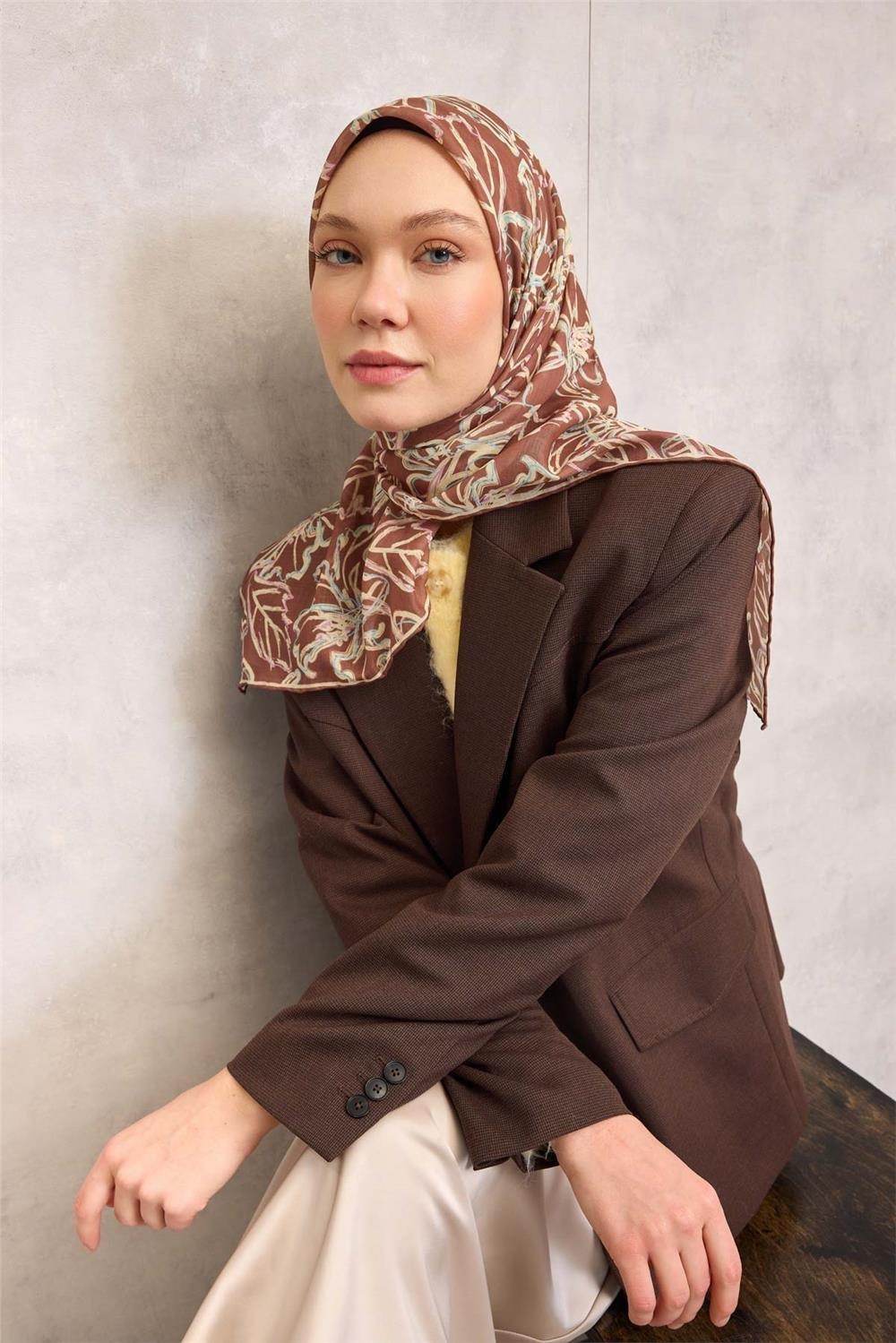 Pamuk Polyester Soft Eşarp Açık Kahverengi Lilium Desenli Kaymaz Dokulu 90x90