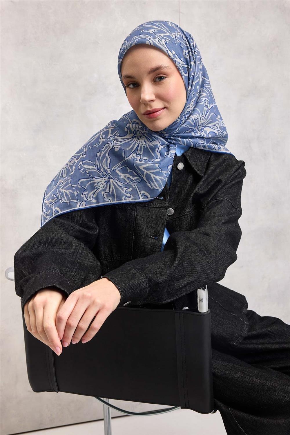 Pamuk Polyester Soft Eşarp Bebe Mavi Lilium Desenli Kaymaz Dokulu 90x90