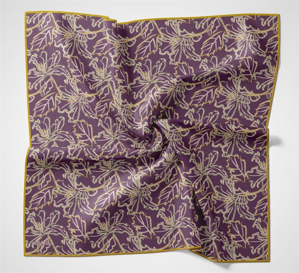 Pamuk Polyester Soft Eşarp Violet Zemin Krem-Hardal Lilyum Desenli Kaymaz Tok Duruşlu 90x90