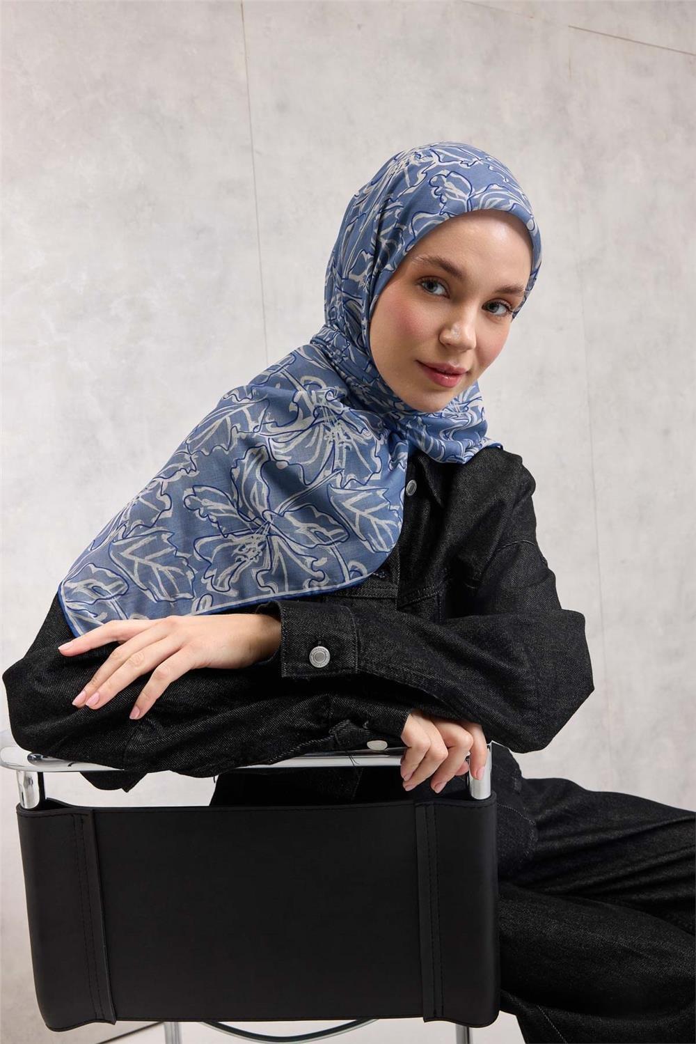 Pamuk Polyester Soft Eşarp Bebe Mavi Lilium Desenli Kaymaz Dokulu 90x90