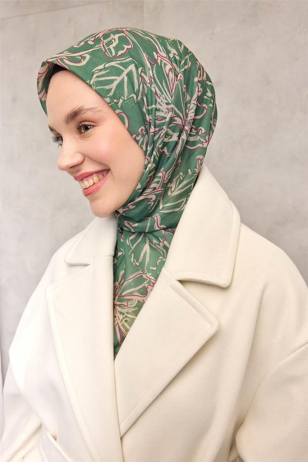 Pamuk Polyester Soft Eşarp Yeşil Lilium Desenli Kaymaz Dokulu 90x90