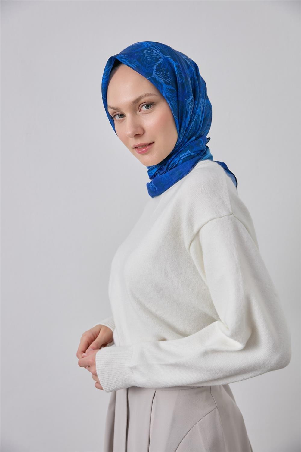 Pamuk Polyester Soft Eşarp Koyu Lacivert Yaprak Desen 90*90