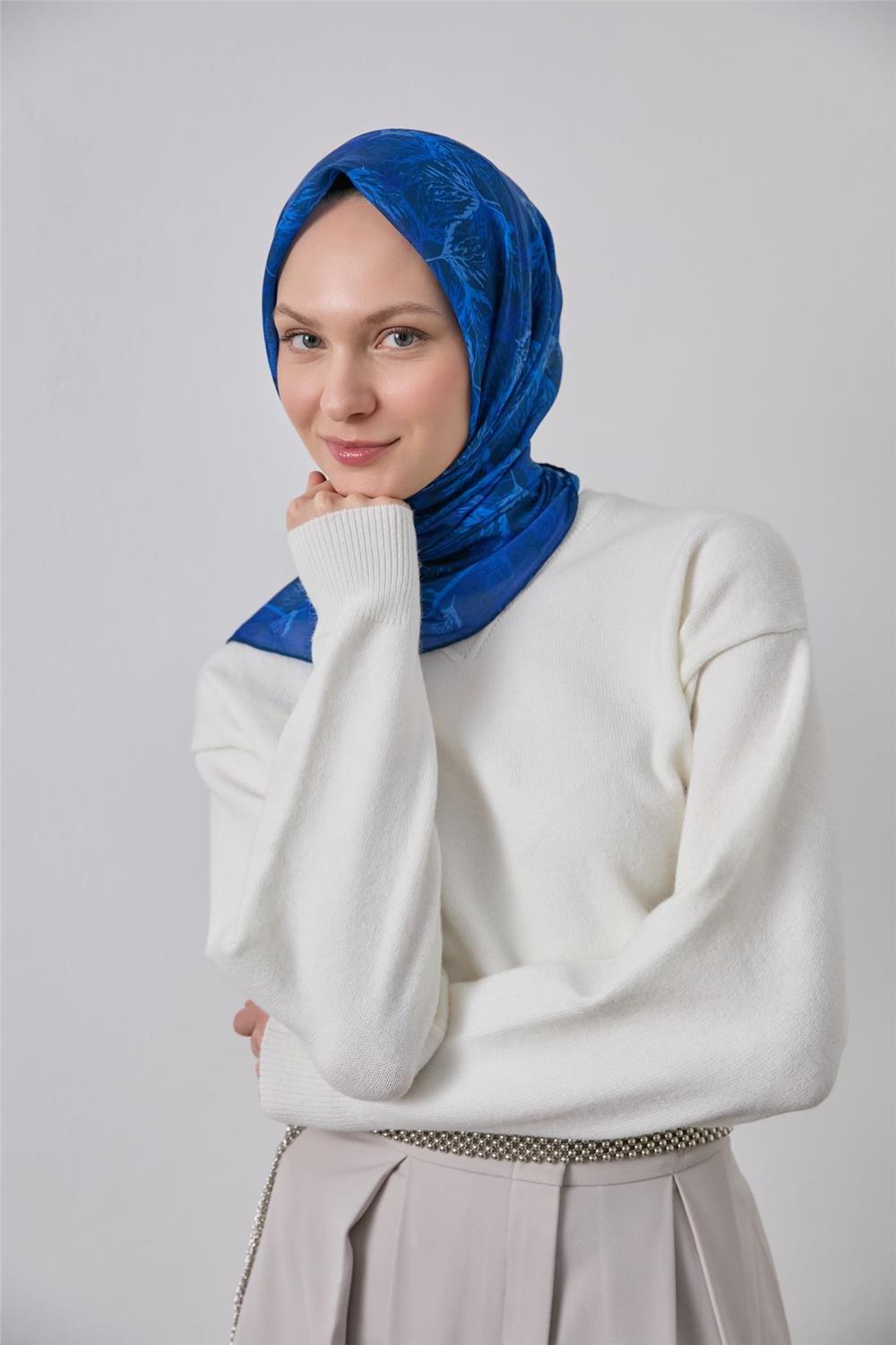 Pamuk Polyester Soft Eşarp Koyu Lacivert Yaprak Desen 90*90