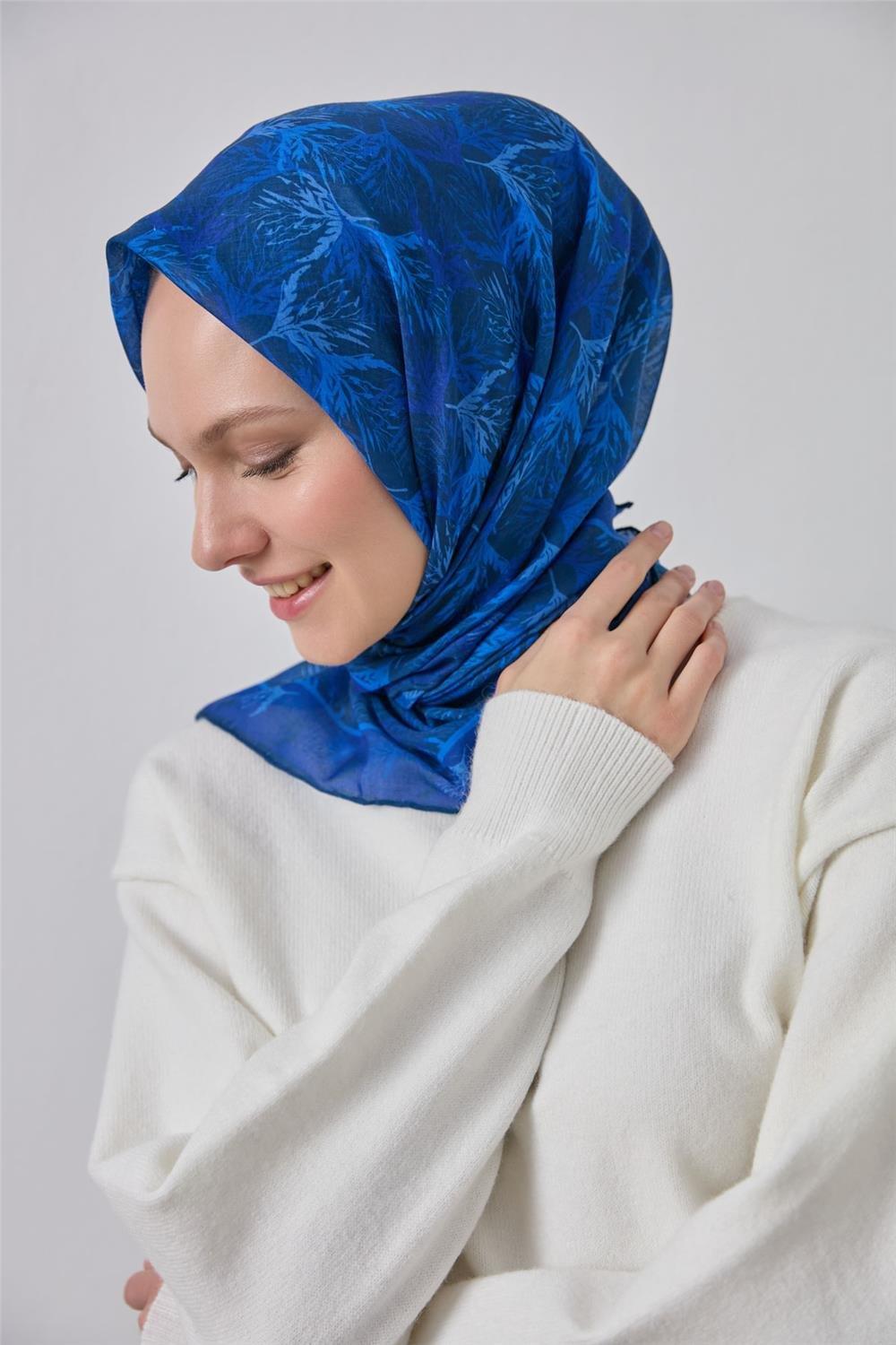 Pamuk Polyester Soft Eşarp Koyu Lacivert Yaprak Desen 90*90