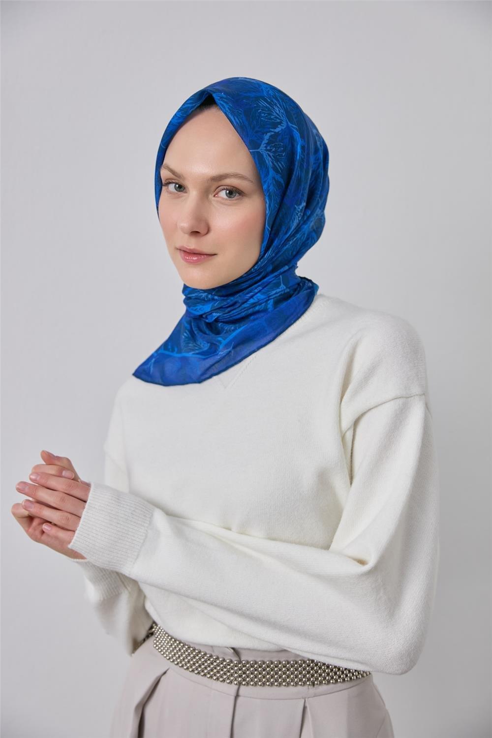 Pamuk Polyester Soft Eşarp Koyu Lacivert Yaprak Desen 90*90