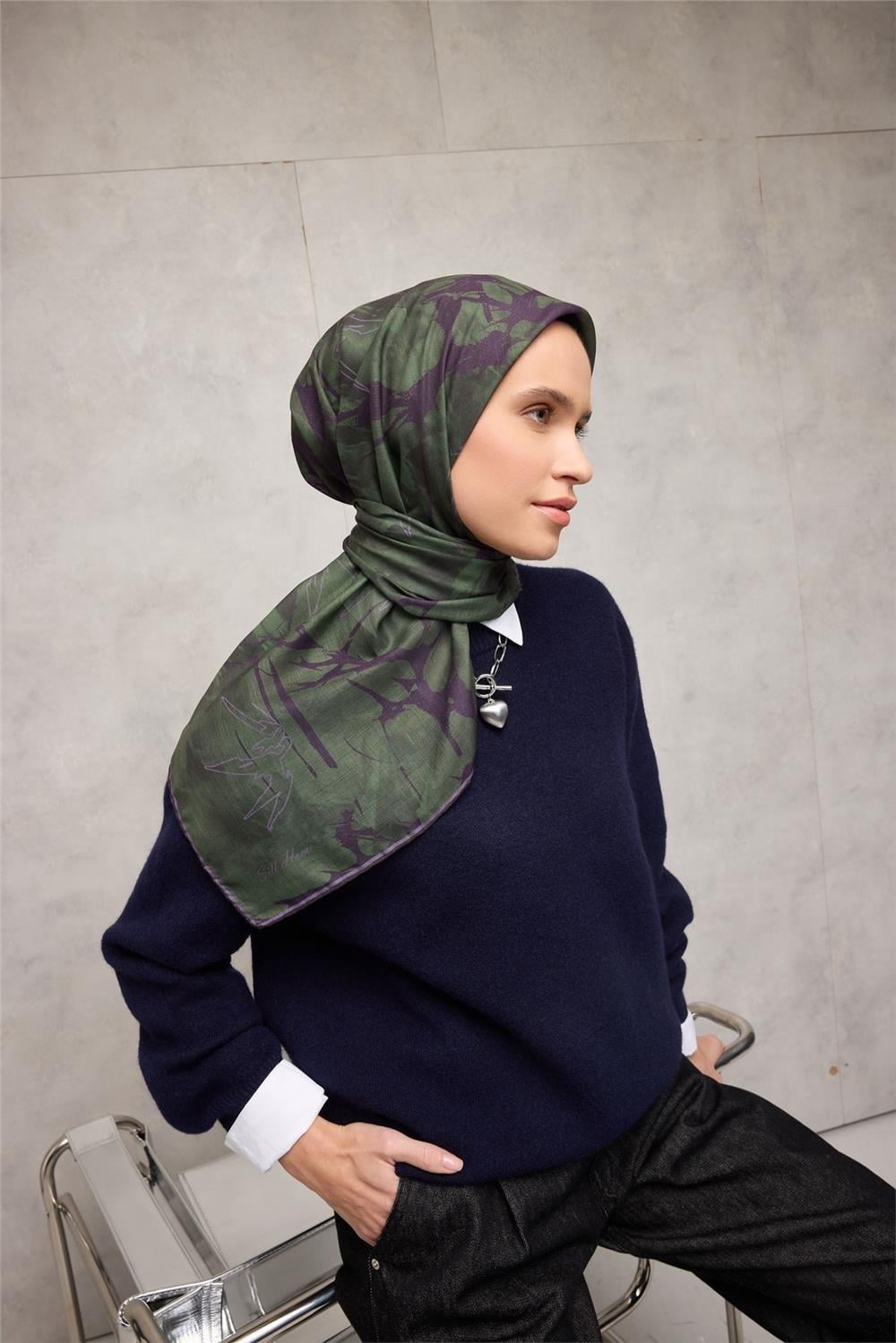 Pamuk Polyester Soft Eşarp Yaprak Desen Koyu Yeşil 90x90