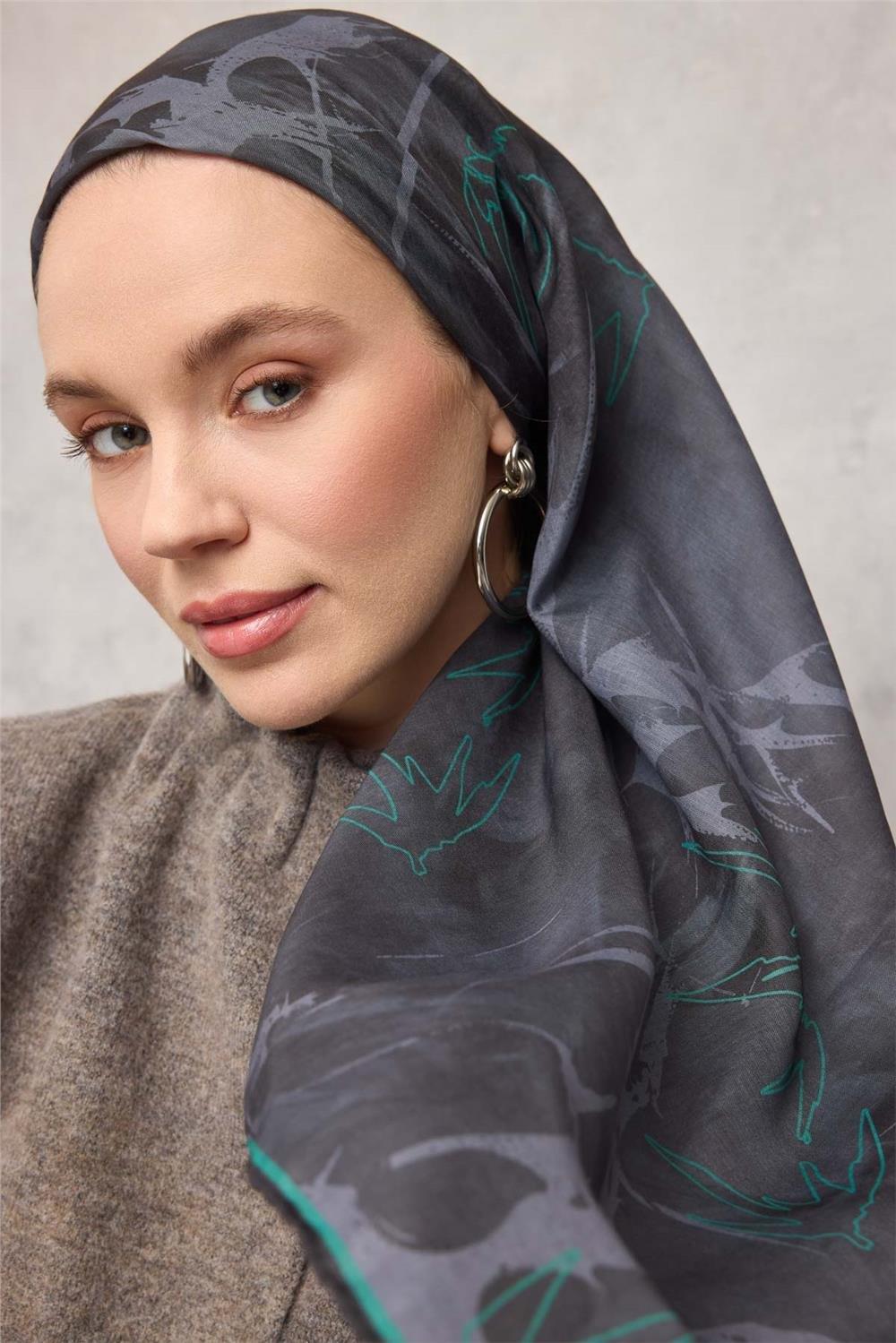 Pamuk Polyester Soft Eşarp Yaprak Desen Antrasit Mavi 90x90