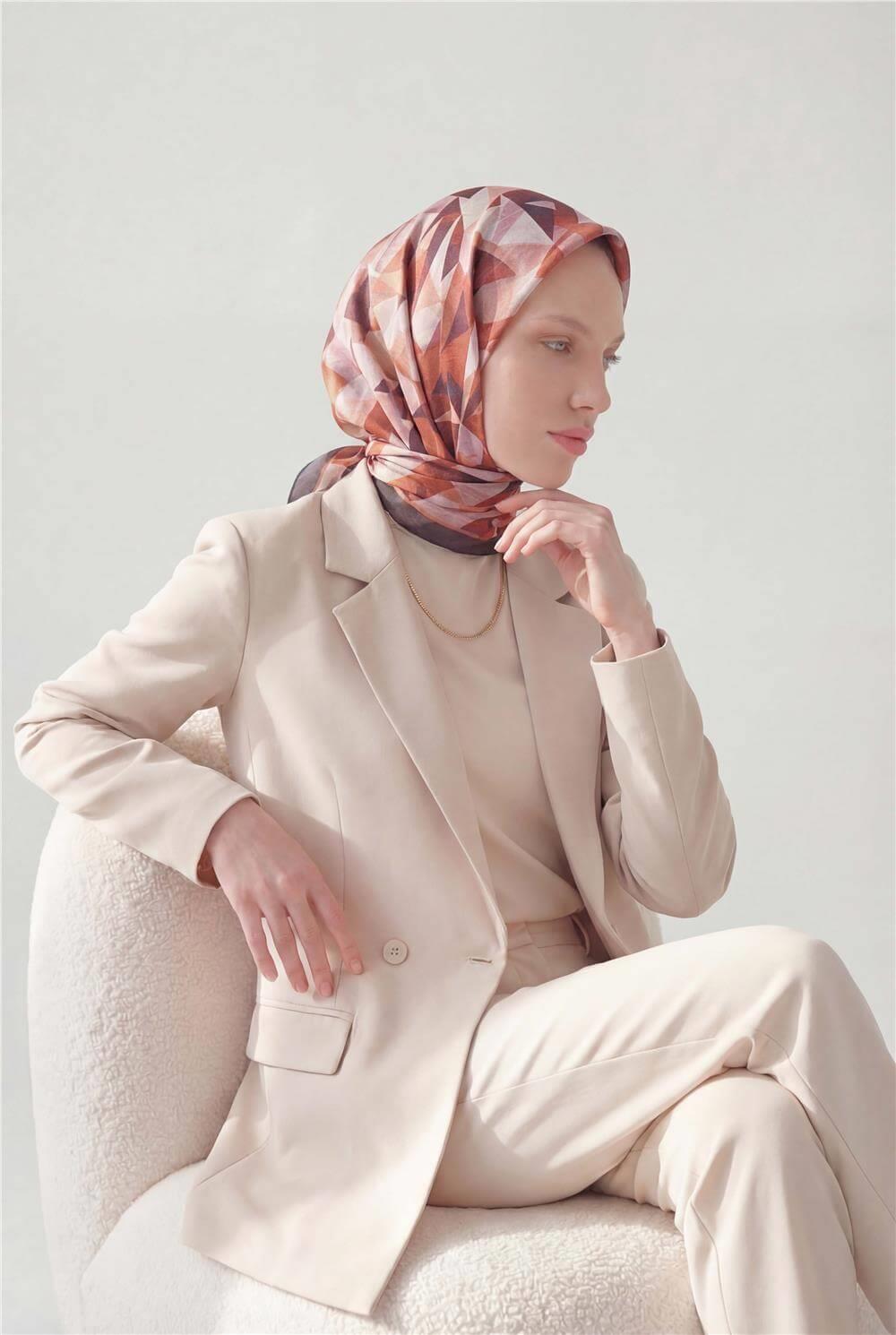 Shiny Dokulu Eşarp Turuncu Mürdüm Tonlu Geometrik Desenli Su Tutmaz Parlak 90x90