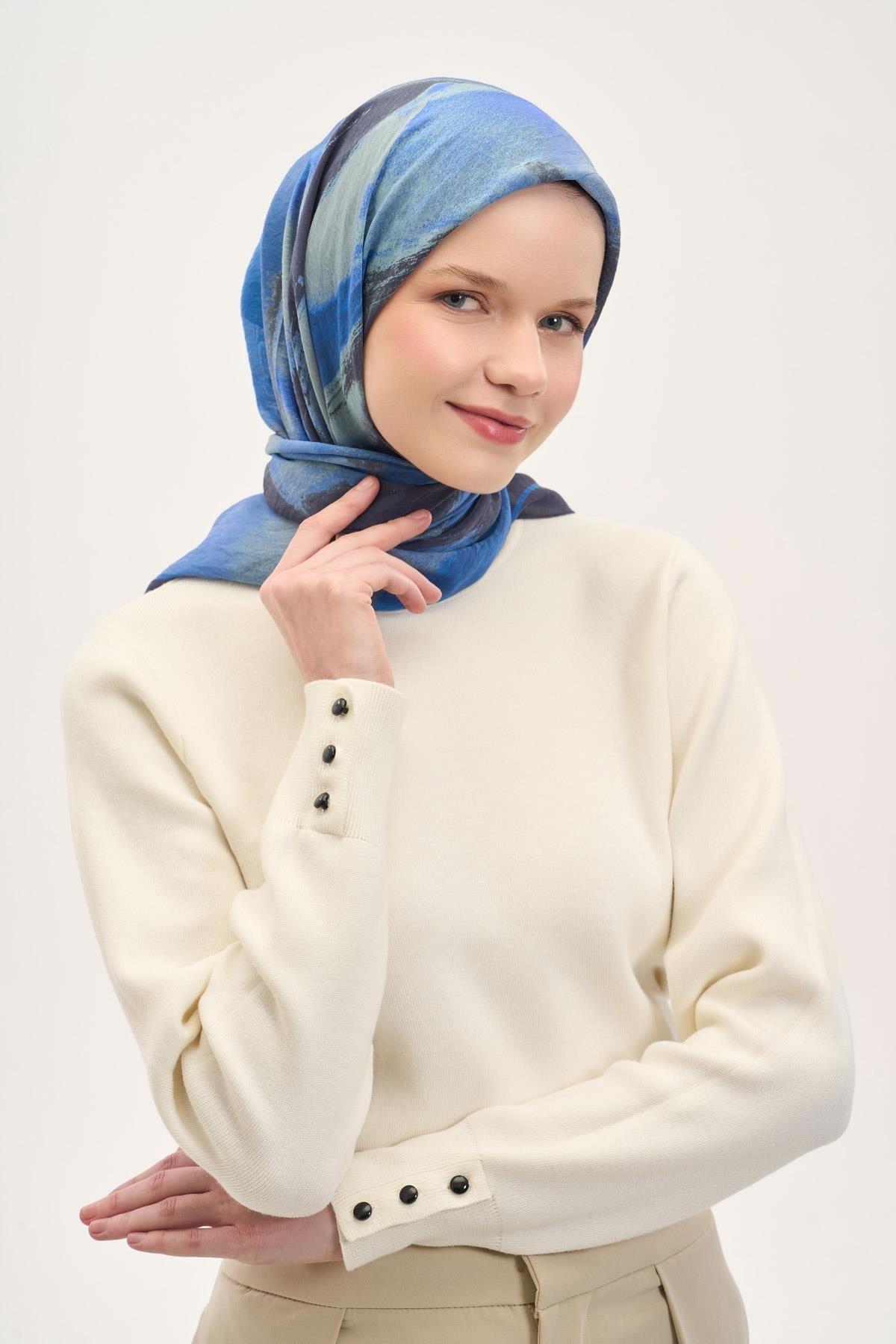 Olinda İpek Karışımlı Eşarp Soyut Desen Mavi 90x90