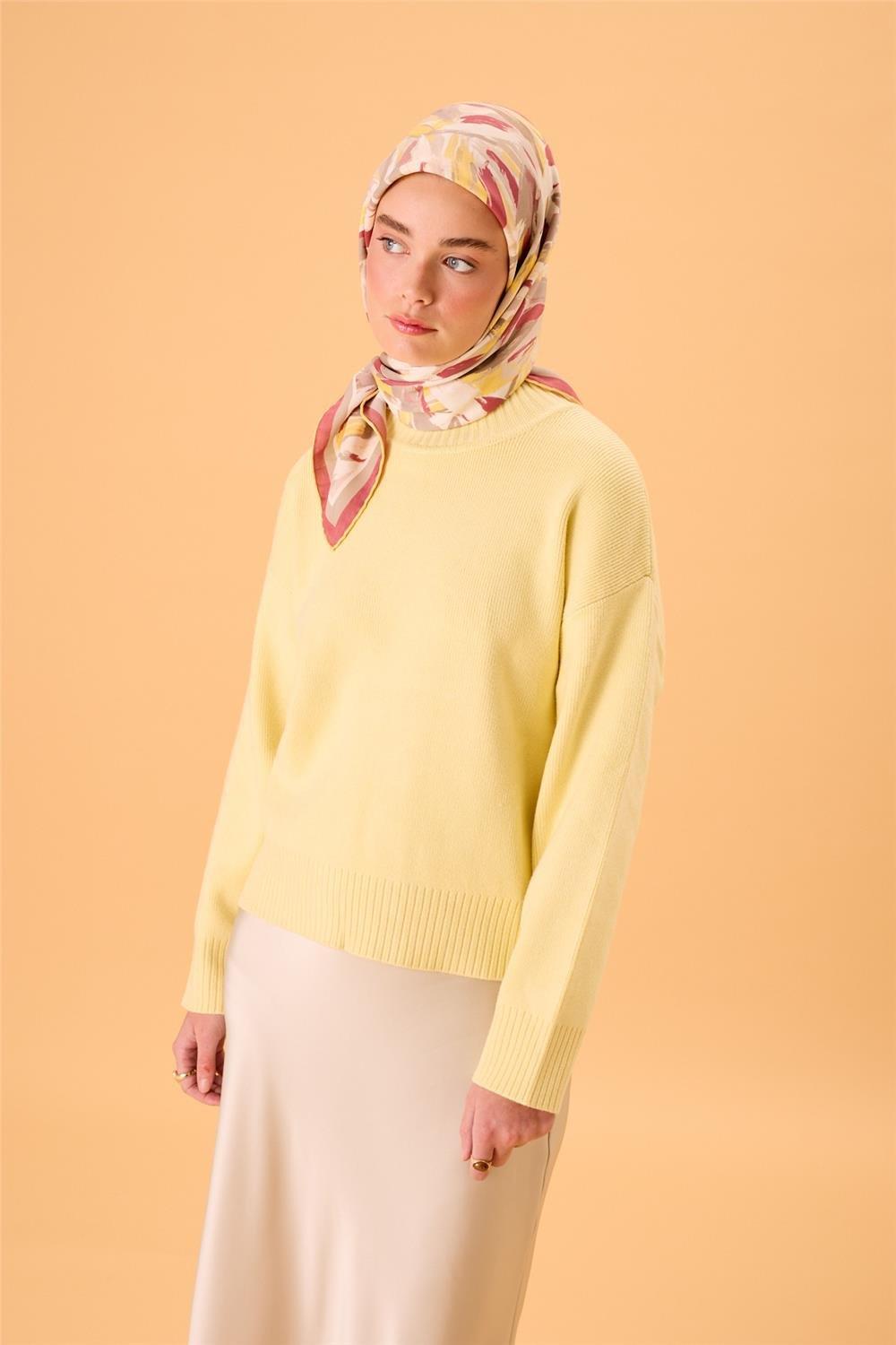 Organik Pamuk İpek Eşarp Rose-Butter Yellow-Gri-Beyaz Desenli Kaymaz Tok Duruşlu 90x90