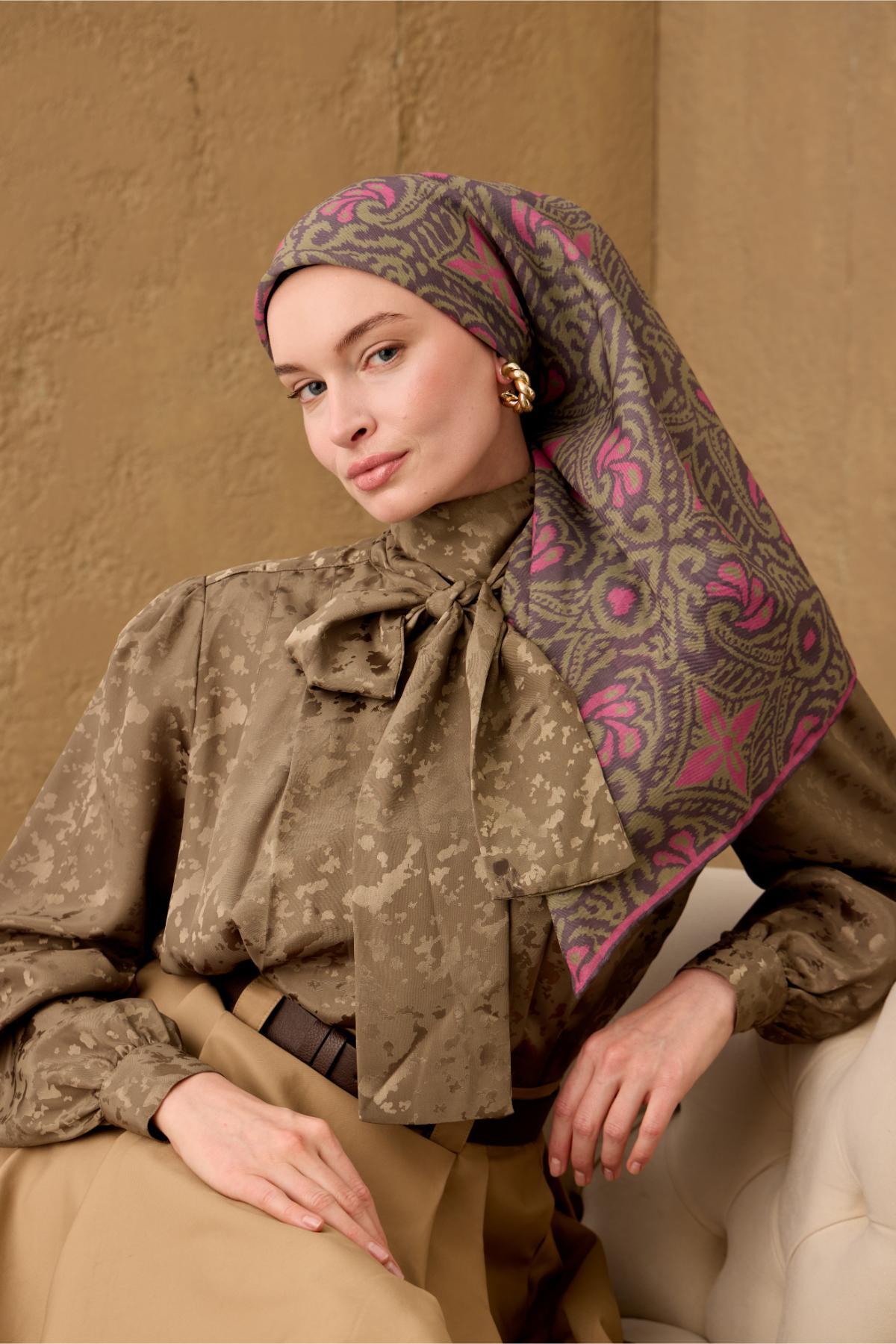 İnce Pamuk Soft Eşarp Kahve Gri-Yeşil-Pembe Desenli Nefes Alan Tok Duruşlu 90x90