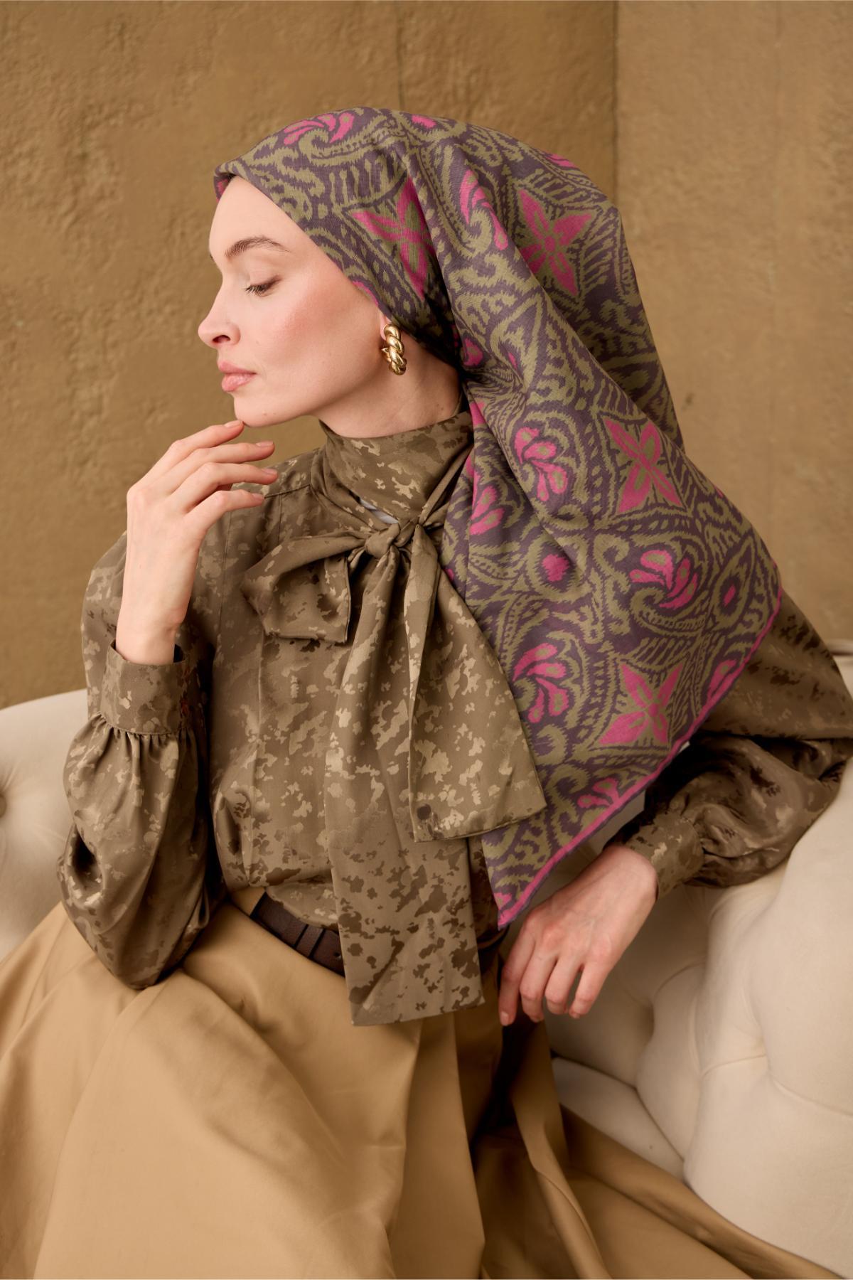 İnce Pamuk Soft Eşarp Kahve Gri-Yeşil-Pembe Desenli Nefes Alan Tok Duruşlu 90x90