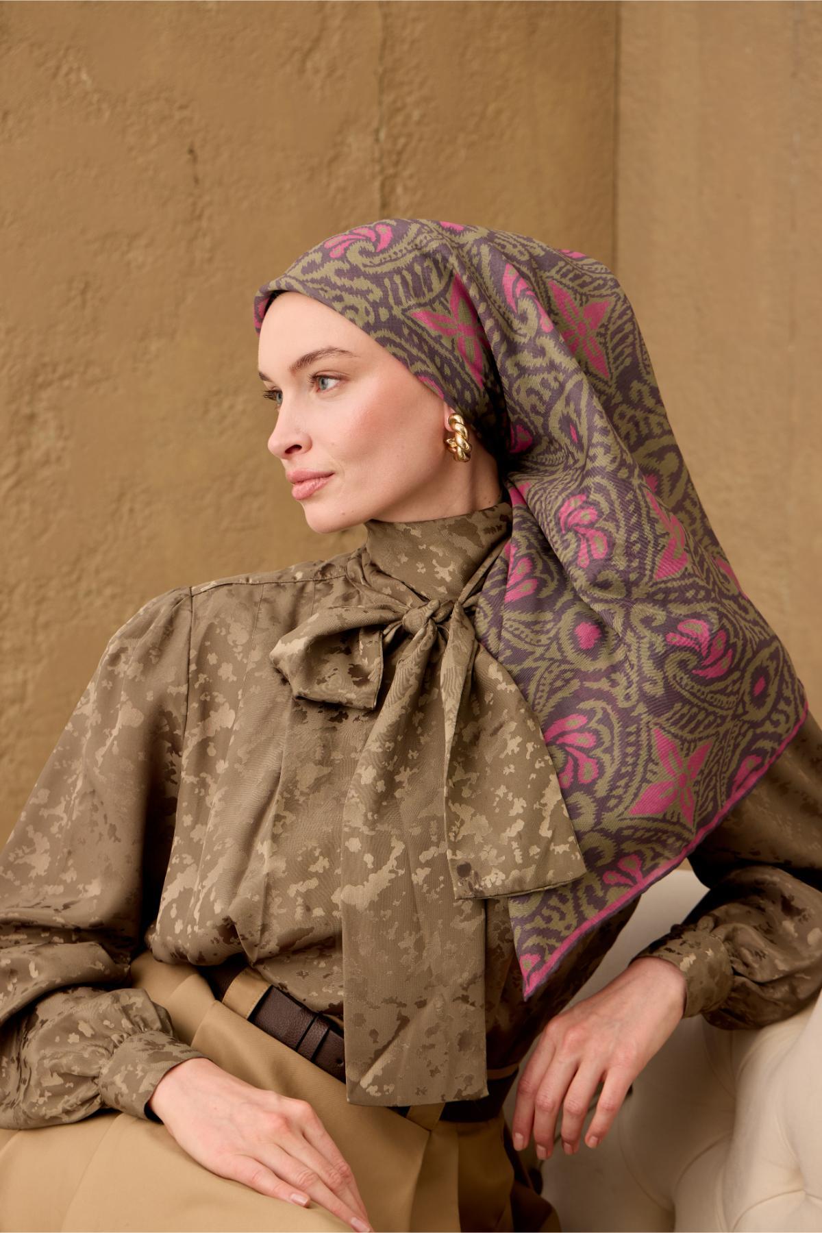 İnce Pamuk Soft Eşarp Kahve Gri-Yeşil-Pembe Desenli Nefes Alan Tok Duruşlu 90x90