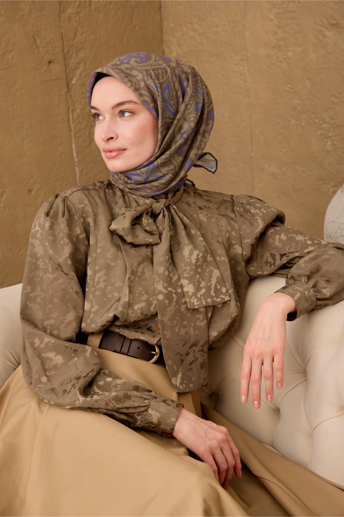 İnce Pamuk Soft Eşarp Kahve Gri-Yeşil-Eflatun Desenli Nefes Alan Tok Duruşlu 90x90