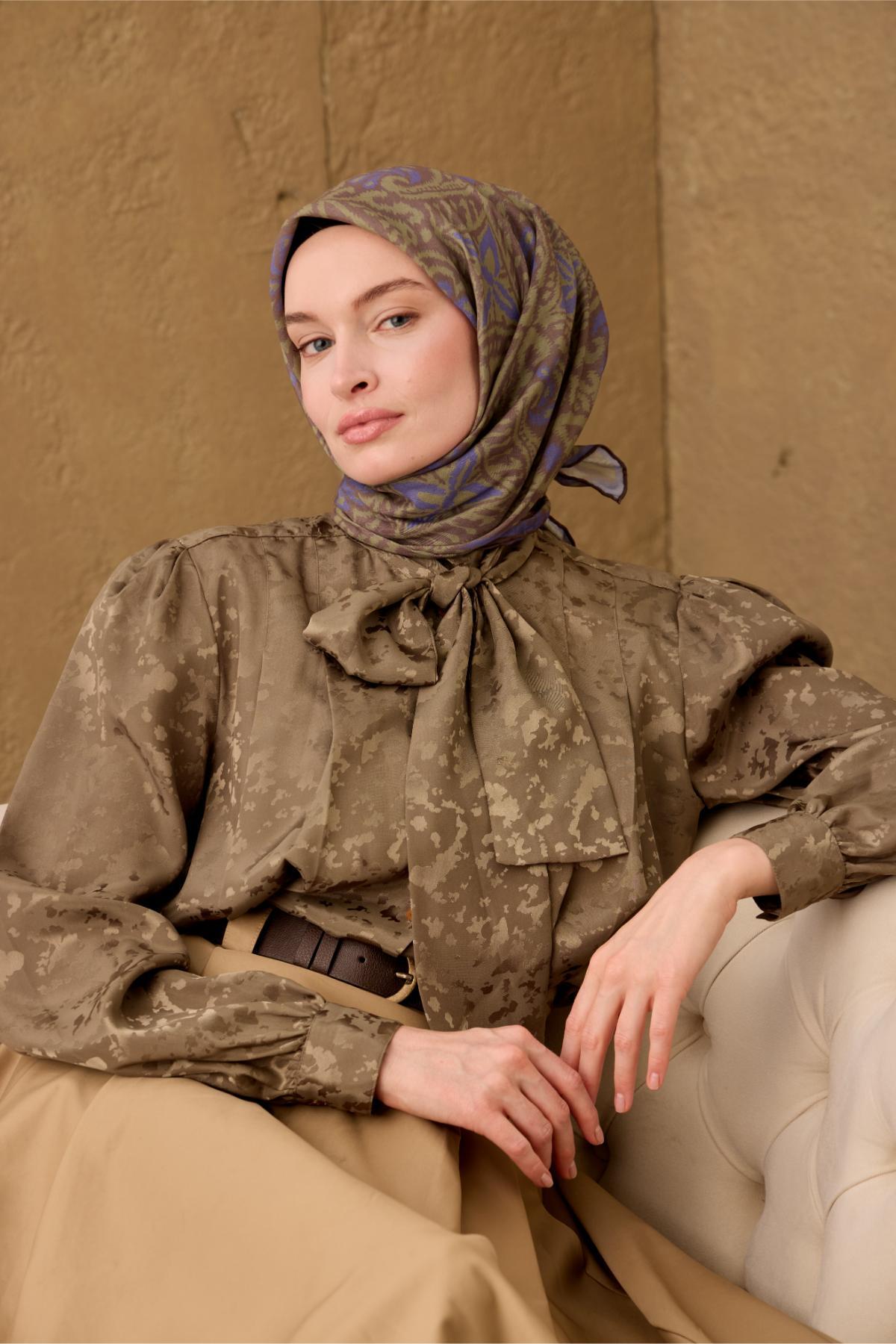 İnce Pamuk Soft Eşarp Kahve Gri-Yeşil-Eflatun Desenli Nefes Alan Tok Duruşlu 90x90