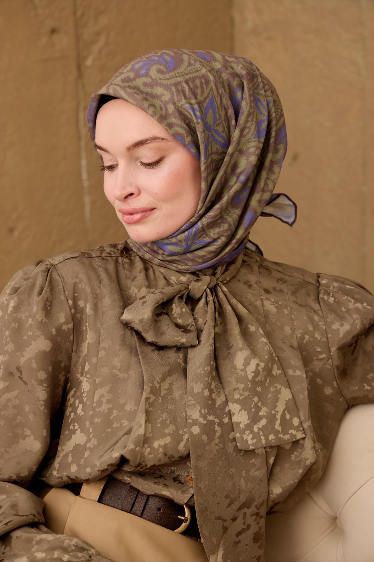 İnce Pamuk Soft Eşarp Kahve Gri-Yeşil-Eflatun Desenli Nefes Alan Tok Duruşlu 90x90