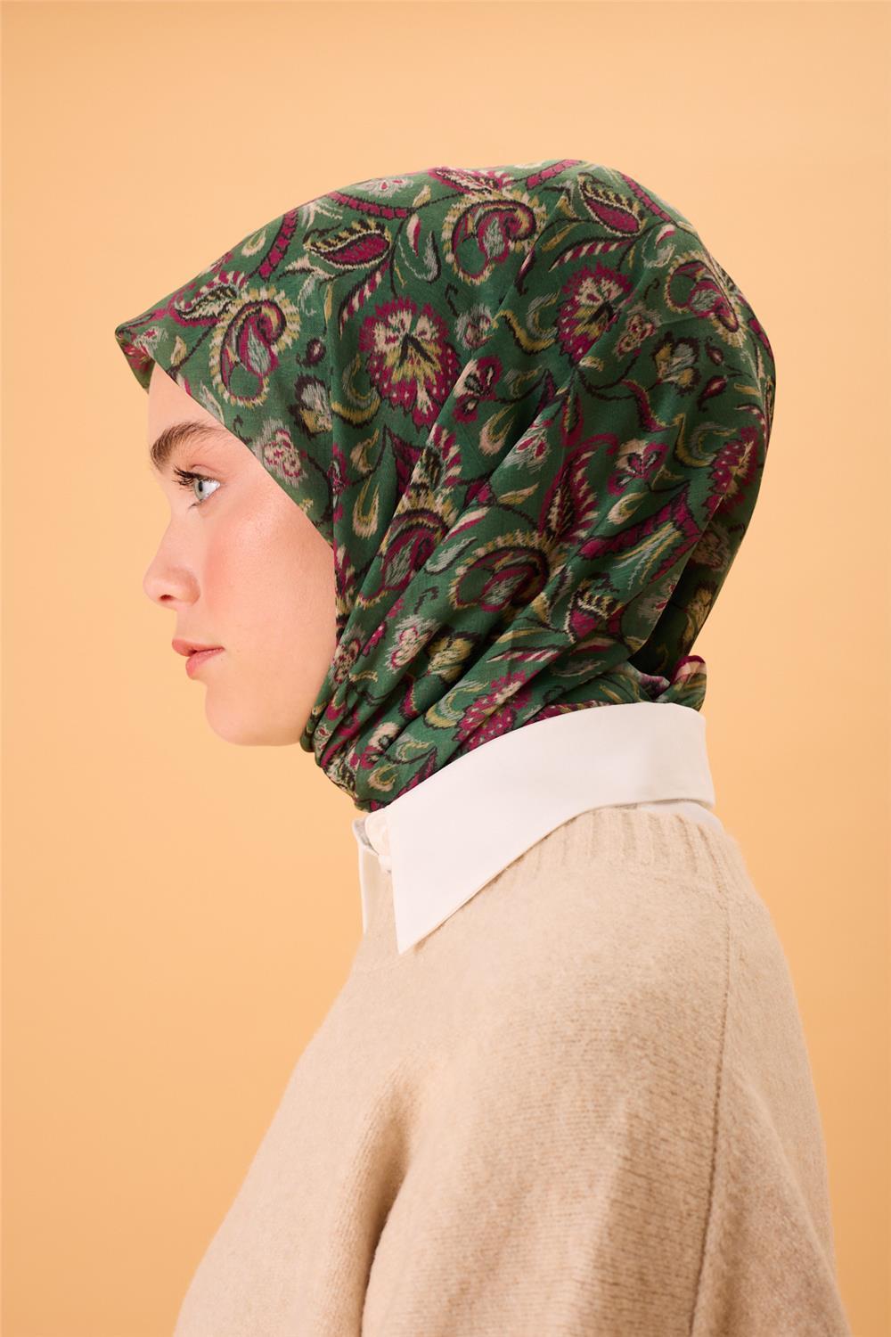 İnce Pamuk Soft Eşarp Yeşil-Fuşya Desenli Kaymaz Dokulu Tok Duruşlu 90x90