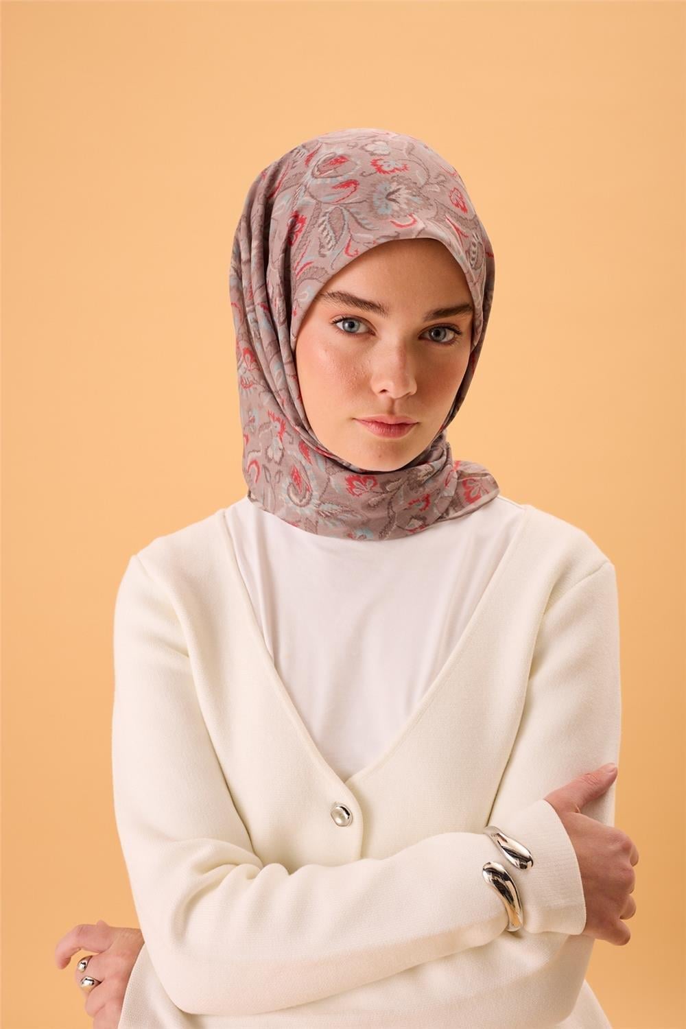 İnce Pamuk Soft Eşarp Vizon-Narçiçeği Desenli Tok Duruşlu 90x90