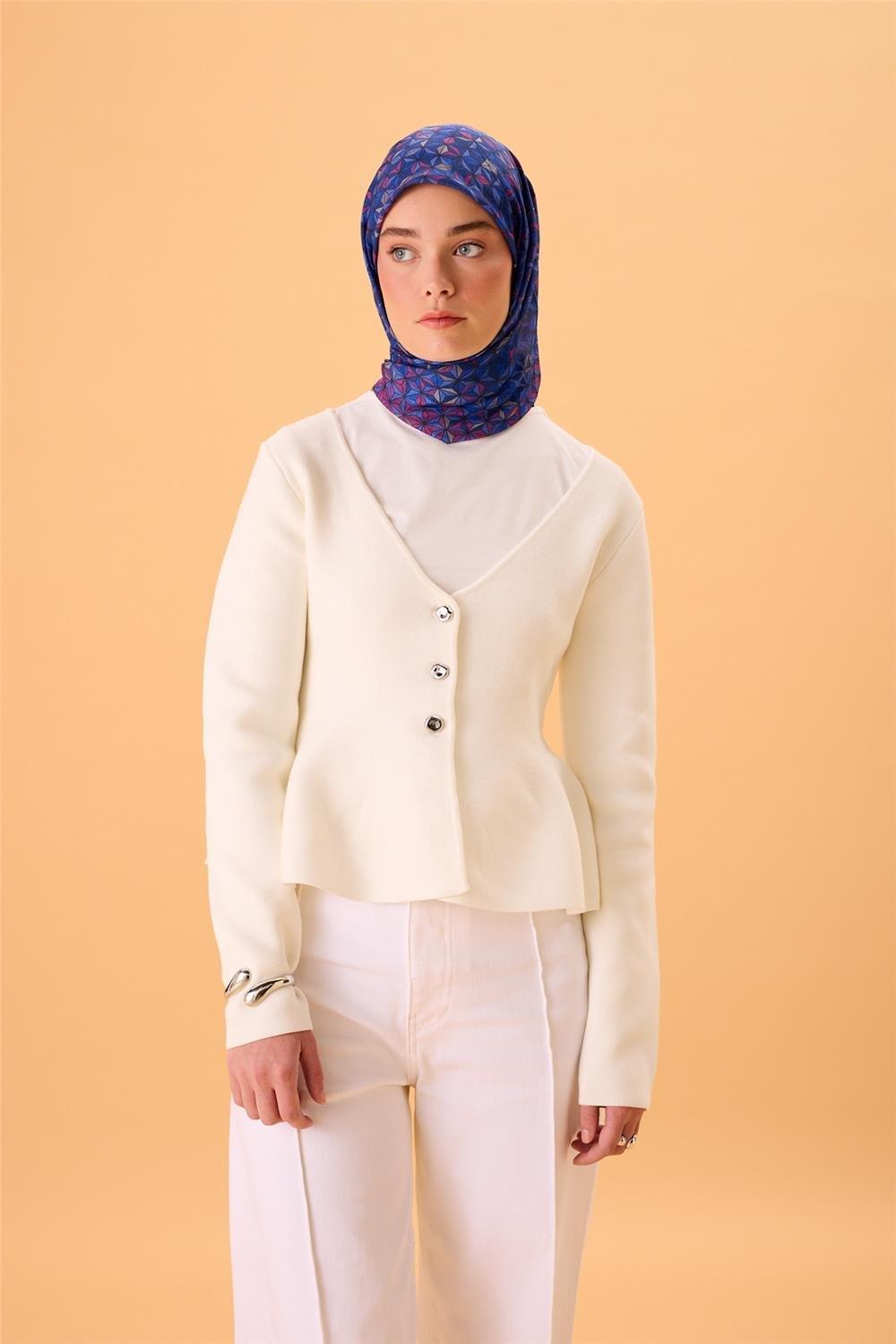 İnce Pamuk Soft Eşarp Violet Mavi Lila Gece Mavisi Saks Krem Desenli Kaymaz Dokulu Tok Duruşlu 90x90