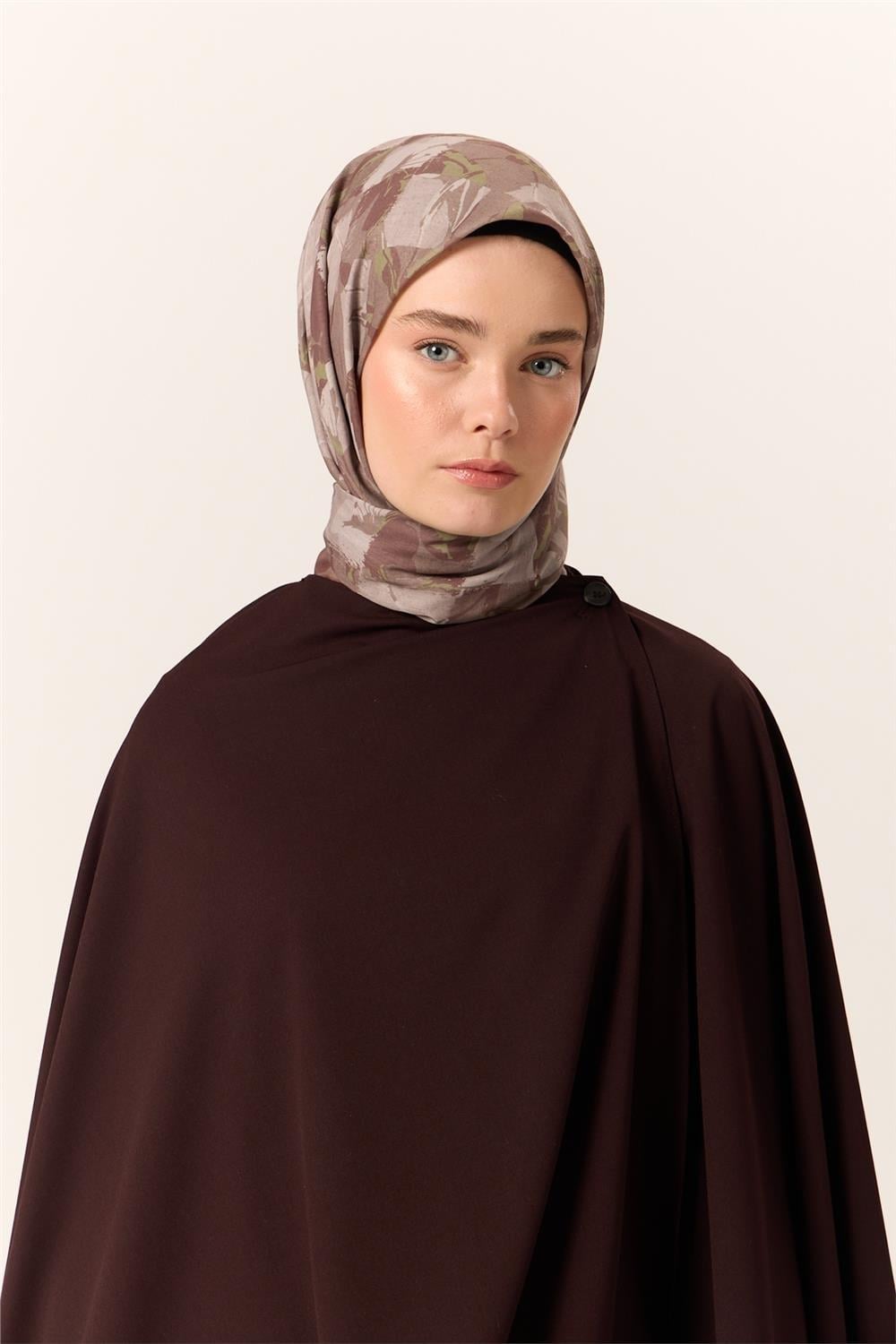 İnce Pamuk Eşarp Kahverengi-Yeşil Vizon Yaprak Desenli Tok Duruşlu 90x90