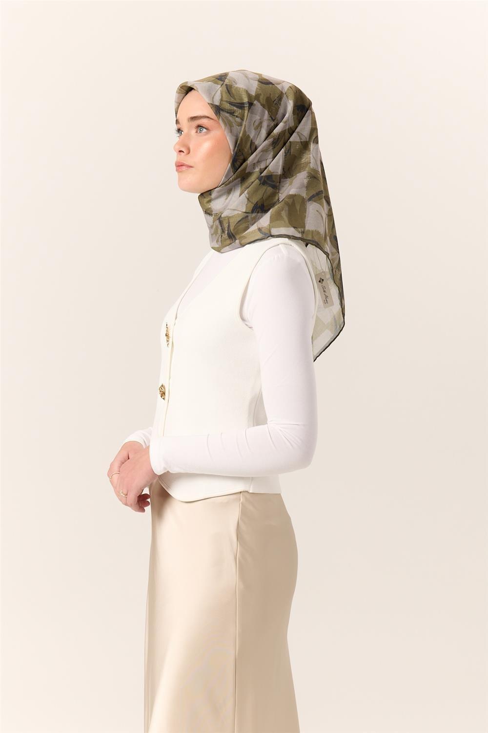 İnce Pamuk Soft Eşarp Kına Yeşili-Koyu Yeşil Desenli Kaymaz Dokulu Tok Duruşlu 90x90