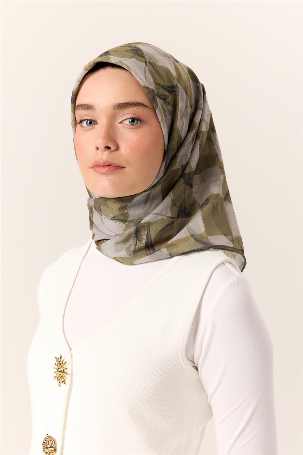 İnce Pamuk Soft Eşarp Kına Yeşili-Koyu Yeşil Desenli Kaymaz Dokulu Tok Duruşlu 90x90