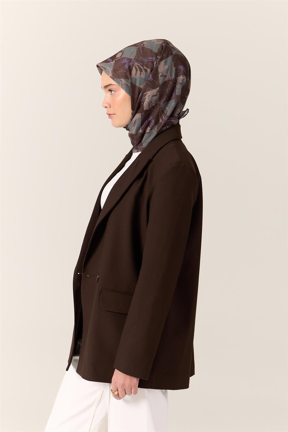 İnce Pamuk Soft Eşarp Acı Kahve-Eflatun Desenli Kaymaz Dokulu Tok Duruşlu 90x90